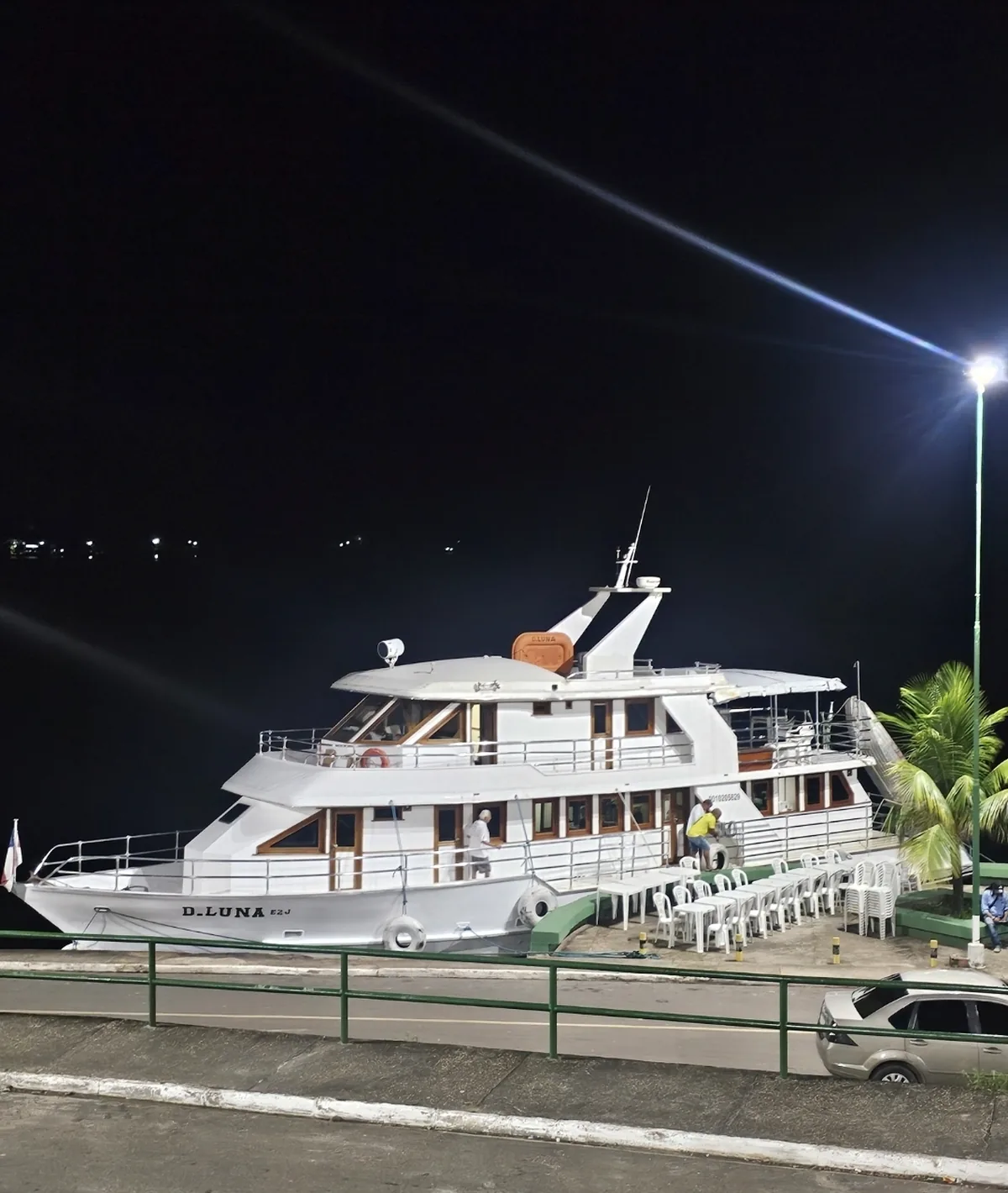 Navio D. Luna atracado — embarcação utilizada nas expedições de oftalmologia humanitária na Amazônia