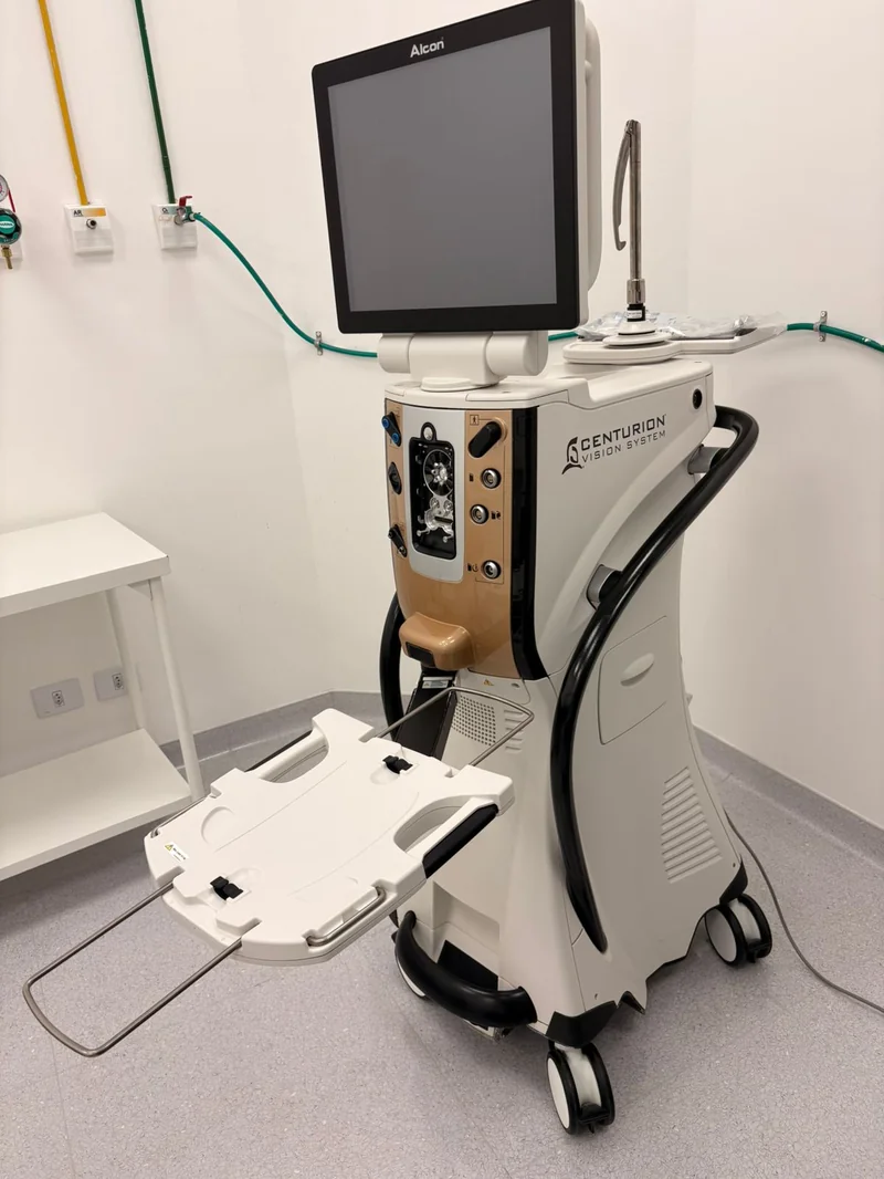 Alcon Centurion Vision System, equipamento cirúrgico oftalmológico avançado do MIRA