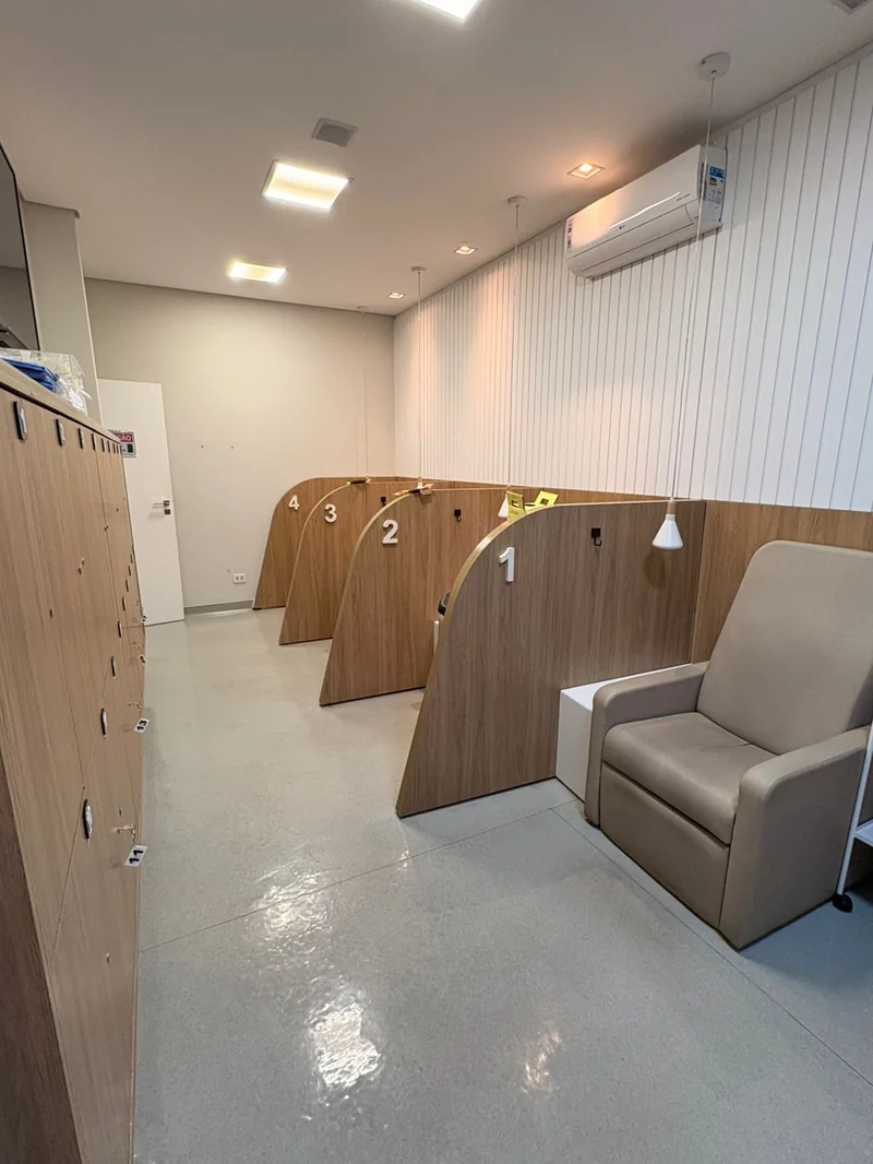 Corredor e área de circulação do MIRA Hospital Oftalmológico