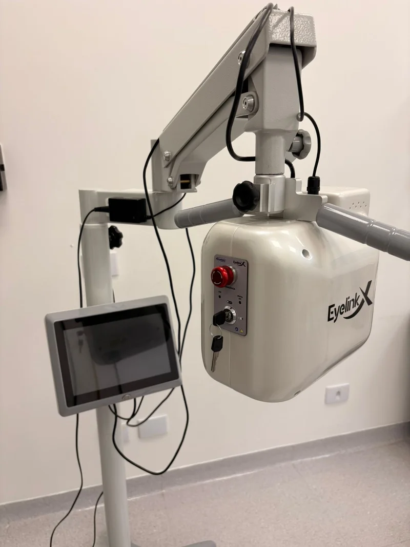 Equipamento Eyelink X para exames oftalmológicos no MIRA Hospital Oftalmológico