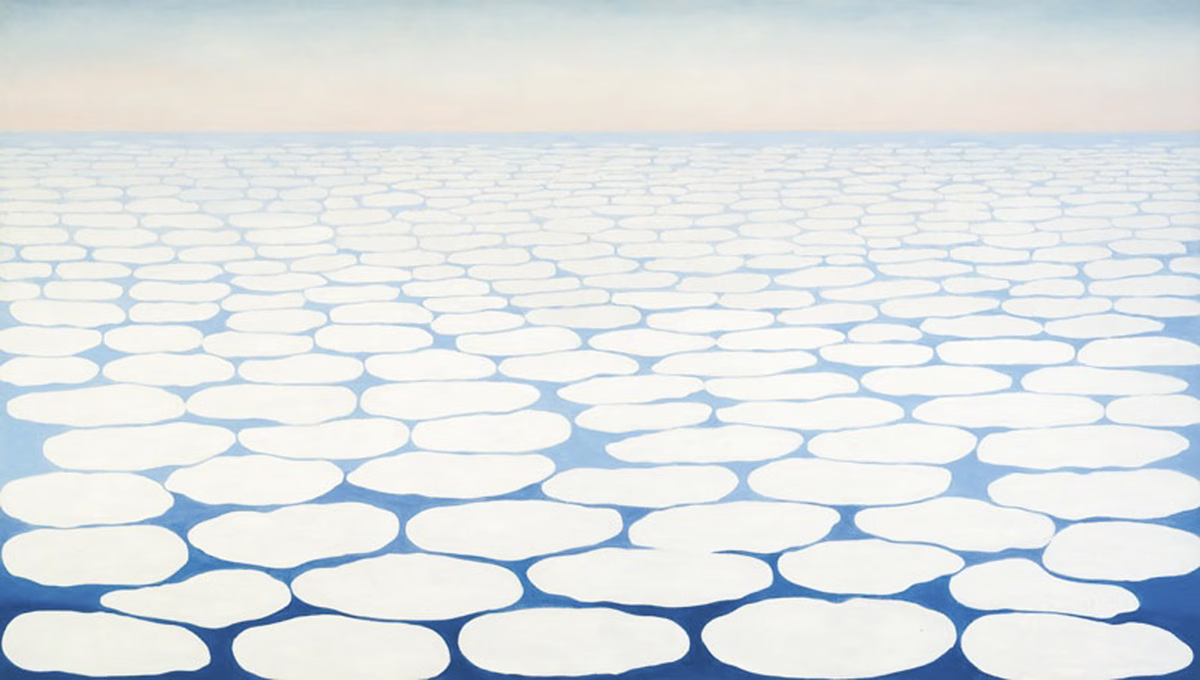 Georgia O'Keeffe — Sky Above Clouds IV (1965), obra da fase da DMRI com formas grandes e simplificadas, sem detalhes finos
