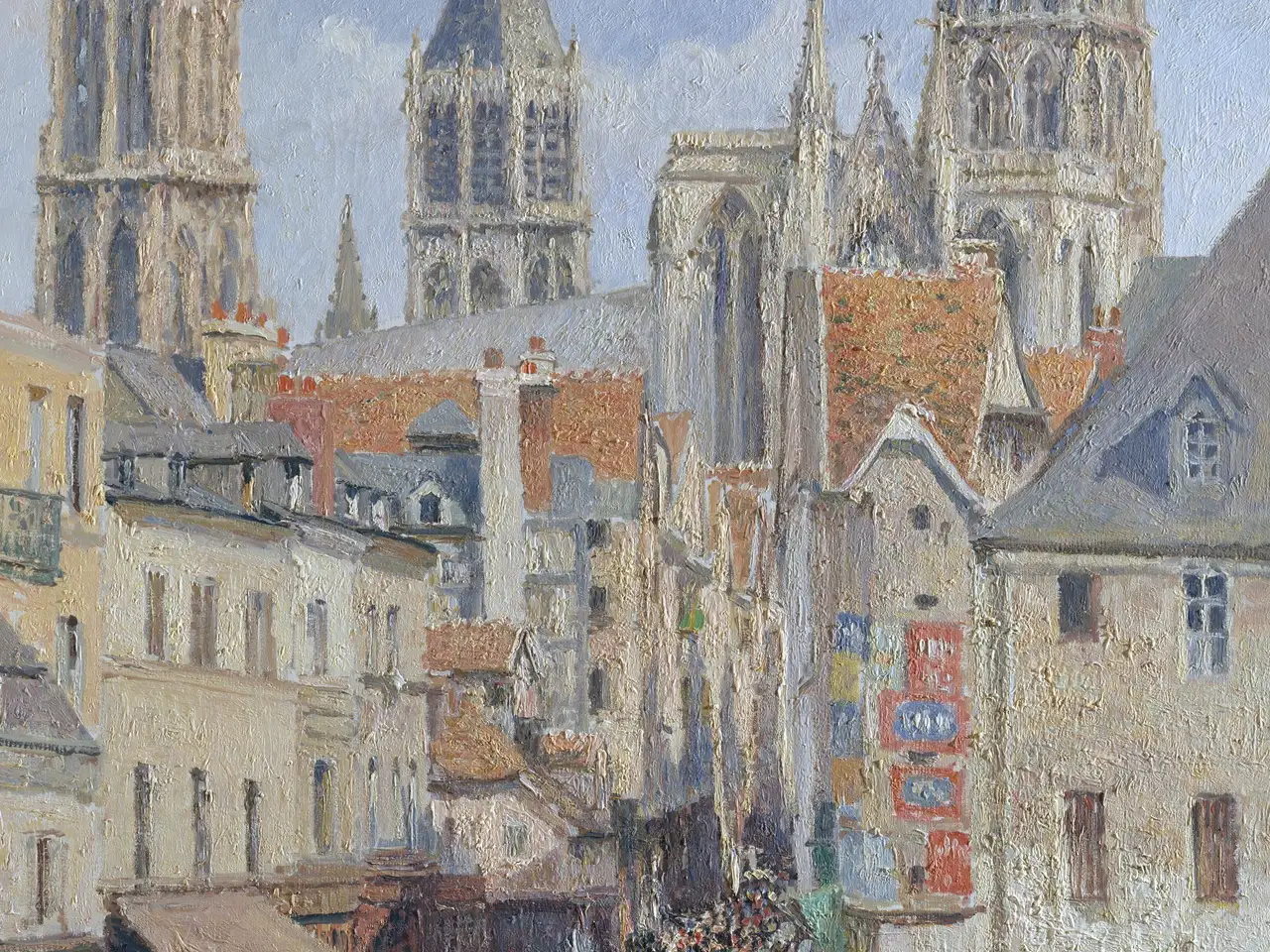 Pintura de uma rua estreita do centro antigo de Rouen vista do alto, com casas, toldos de feira e a torre da catedral ao fundo, sob sol.